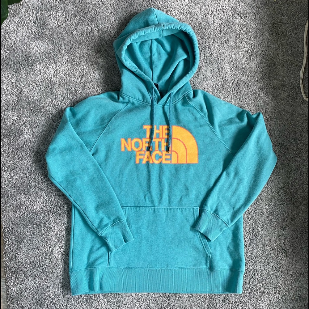 BRAND NEW never worn The North Face hoodie